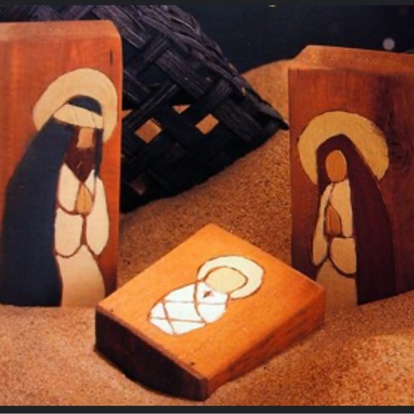 Handcrafted Wooden Nativity Set - Blue, Red, White Hand Painted 3pc - Picture 15 of 15